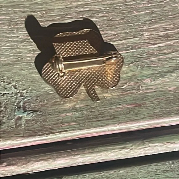 Clover Brooch - Picture 2 of 2